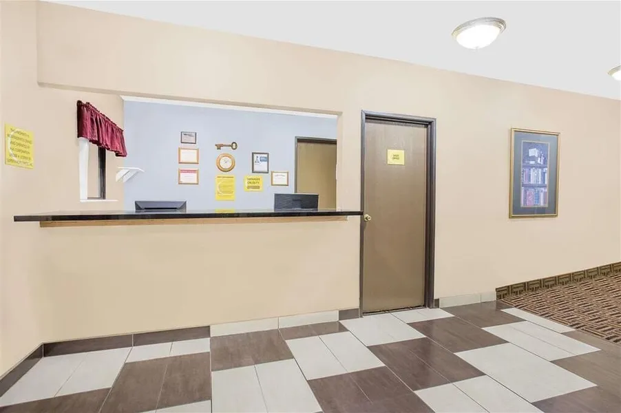 Boarders Inn & Suites by Cobblestone Hotels - Waterloo/Cedar Falls hotel detail image 2