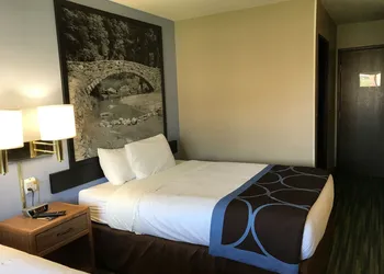 Boarders Inn & Suites by Cobblestone Hotels - Waterloo/Cedar Falls hotel thumbnail 3