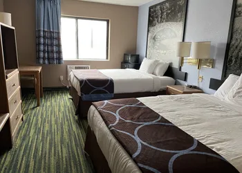 Boarders Inn & Suites by Cobblestone Hotels - Waterloo/Cedar Falls hotel thumbnail 7