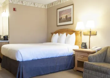Country Inn & Suites by Radisson, Cedar Falls, IA hotel thumbnail 8