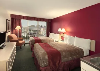 Travelodge by Wyndham Nanaimo hotel thumbnail 3