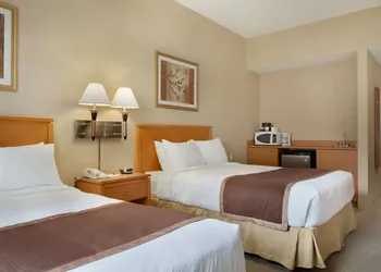 Ramada by Wyndham Nanaimo hotel thumbnail 6