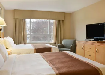 Ramada by Wyndham Nanaimo hotel thumbnail 7