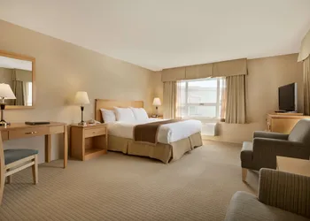 Ramada by Wyndham Nanaimo hotel thumbnail 8