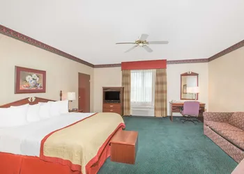 Baymont by Wyndham Jonesboro hotel thumbnail 4