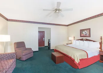 Baymont by Wyndham Jonesboro hotel thumbnail 6