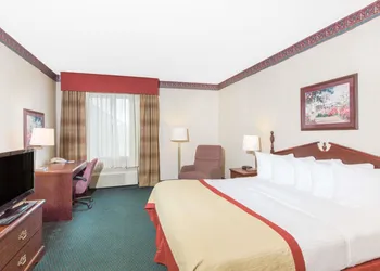 Baymont by Wyndham Jonesboro hotel thumbnail 7