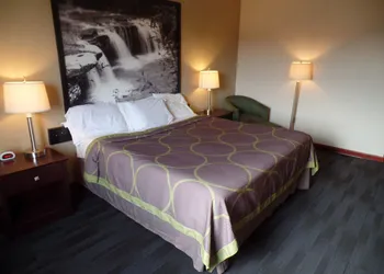 Super 8 by Wyndham Beaver Falls hotel thumbnail 7