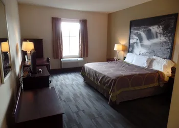 Super 8 by Wyndham Beaver Falls hotel thumbnail 8