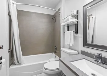 Rodeway Inn Delmont hotel thumbnail 5
