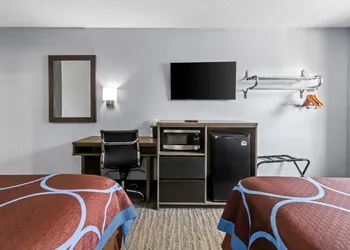 Rodeway Inn Delmont hotel thumbnail 8