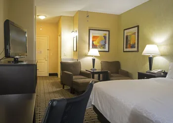 Holiday Inn Express & Suites Sharon-Hermitage by IHG hotel thumbnail 2