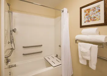 Holiday Inn Express & Suites Sharon-Hermitage by IHG hotel thumbnail 4