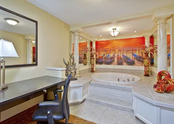 Holiday Inn Express & Suites Sharon-Hermitage by IHG hotel thumbnail 5