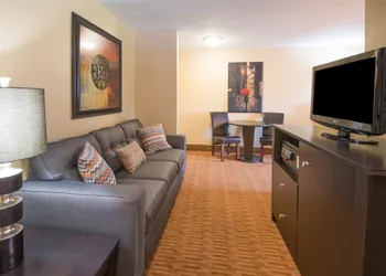 Holiday Inn Express & Suites Sharon-Hermitage by IHG hotel thumbnail 6