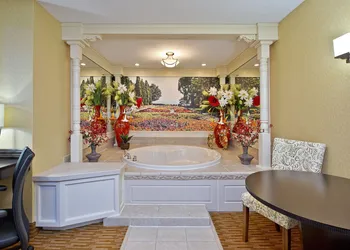 Holiday Inn Express & Suites Sharon-Hermitage by IHG hotel thumbnail 7