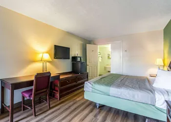 Americas Best Value Inn Edgewood hotel thumbnail 4