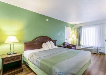 Americas Best Value Inn Edgewood hotel thumbnail 6