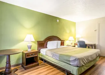 Americas Best Value Inn Edgewood hotel thumbnail 8