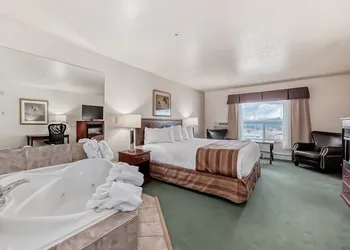 Grande Cache Inn and Suites hotel thumbnail 7