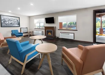 Super 8 by Wyndham Fairmont hotel thumbnail 4