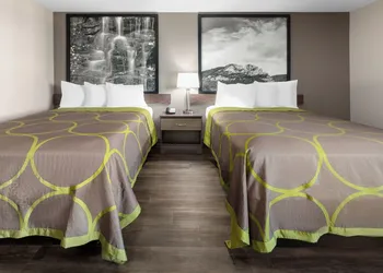 Super 8 by Wyndham Fairmont hotel thumbnail 7