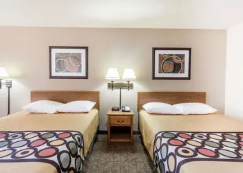 Super 8 by Wyndham Lewisburg hotel thumbnail 7