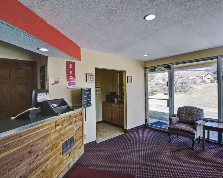 Econo Lodge Near Bluefield College hotel detail image 2