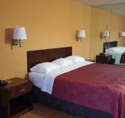 Econo Lodge Near Bluefield College hotel detail image 4