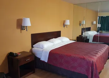 Econo Lodge Near Bluefield College hotel thumbnail 4