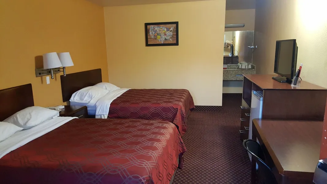 Econo Lodge Near Bluefield College hotel detail image 6