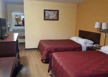Econo Lodge Near Bluefield College hotel thumbnail 8