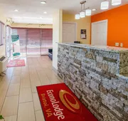 Econo Lodge Near Motor Speedway hotel detail image 4
