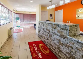 Econo Lodge Near Motor Speedway hotel thumbnail 4