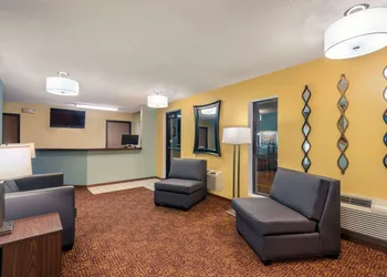 Super 8 by Wyndham Wakeeney hotel thumbnail 2