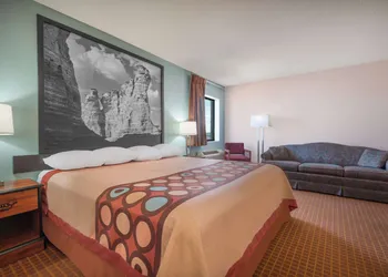 Super 8 by Wyndham Wakeeney hotel thumbnail 6