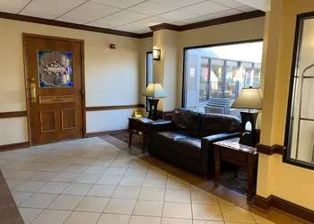 Quality Inn & Suites Williamsport hotel thumbnail 2