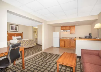 Baymont by Wyndham Hays hotel thumbnail 2