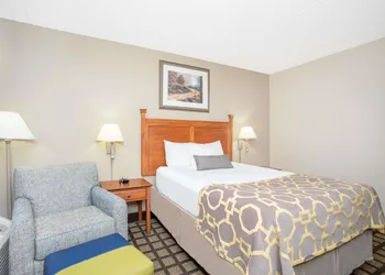 Baymont by Wyndham Hays hotel thumbnail 3