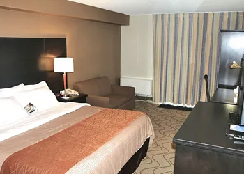 Comfort Inn Lakeshore hotel thumbnail 2