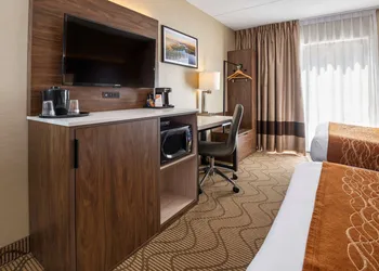 Comfort Inn Lakeshore hotel thumbnail 4