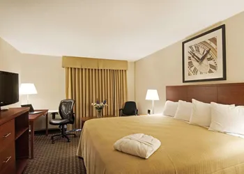 Quality Inn hotel thumbnail 3
