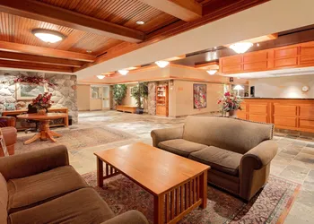 Ramada by Wyndham Pinewood Park Resort North Bay hotel thumbnail 2
