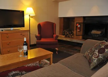 Ramada by Wyndham Pinewood Park Resort North Bay hotel thumbnail 4