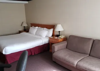 Ramada by Wyndham Pinewood Park Resort North Bay hotel thumbnail 6