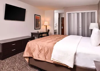 Quality Inn & Suites Beaumont hotel thumbnail 5