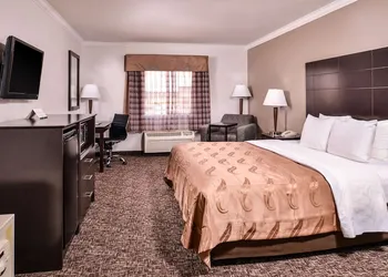 Quality Inn & Suites Beaumont hotel thumbnail 6