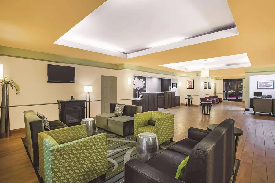 La Quinta Inn & Suites by Wyndham Beaumont West hotel detail image 2