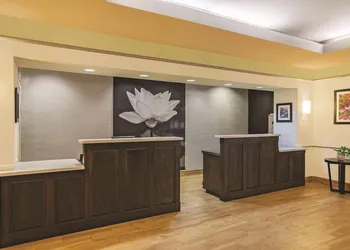 La Quinta Inn & Suites by Wyndham Beaumont West hotel thumbnail 3