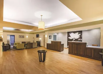 La Quinta Inn & Suites by Wyndham Beaumont West hotel thumbnail 5